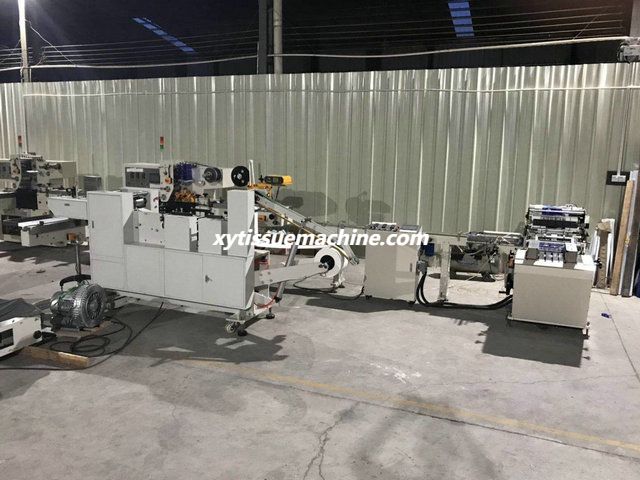 ماكينة تصنيع مناديل الجيب الصغيرة الأوتوماتيكية عالية السرعة CE4